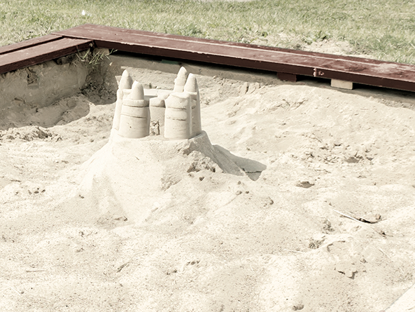 RTM Sandbox Drex - caixa de areia com um castelo construído.
